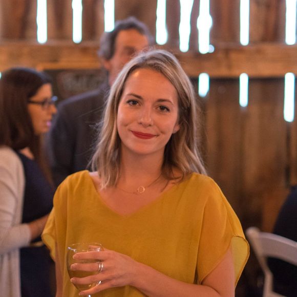 Meet your Posher, Chloë - Picture 1 of 1